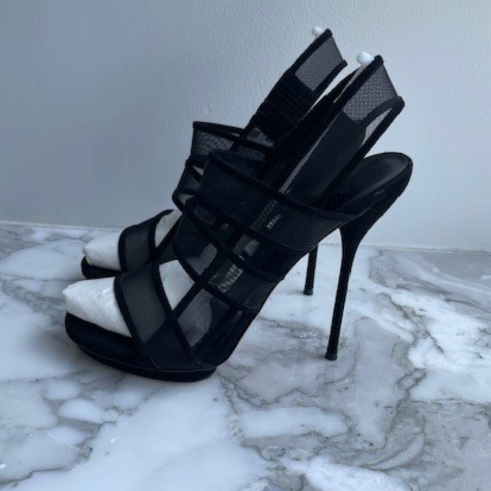 GUCCI - RUNWAY sandals NEW ! Sz 8.5